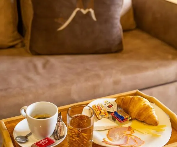 Хотел And Relax Moreni 4*